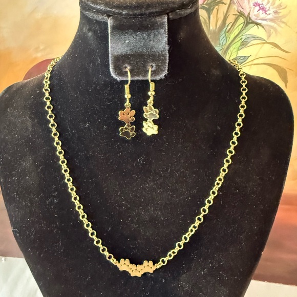 Jewelry - Paw perfect necklace and earring set